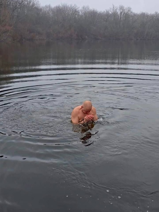 💦Сегодня, в великий праздник — Крещение Господне, в городе ярких людей мэр Воронин И.Н. сделал обряд очищения и духовног... в Волжском, 20.01.2025 в 01:45