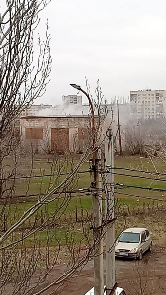 В Волжском горит бывший комбинат благоустройства. в Волжском, 30.01.2025 в 21:45