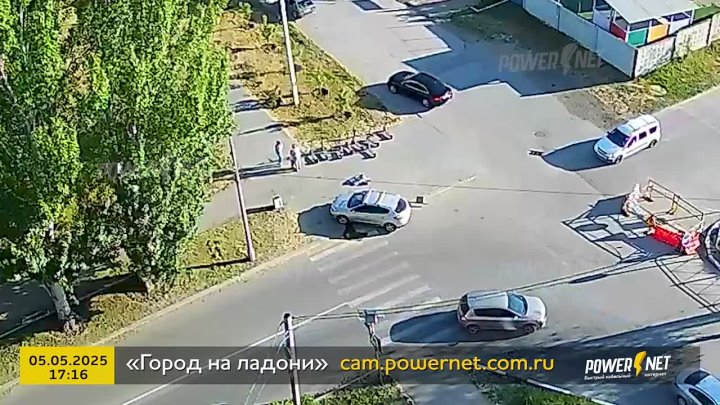 Врезался в знак г. Волжский, ул. Набережная - ул. Сталинградская 05-05-2025 17-16 в Волжском, 06.05.2025 в 08:00