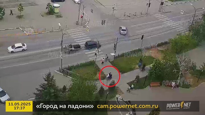 Самокатчик сбил женщину г. Волжский, ул. Мира - ул. К. Нечаевой 11-05-2025 17-37 в Волжском, 12.05.2025 в 14:00