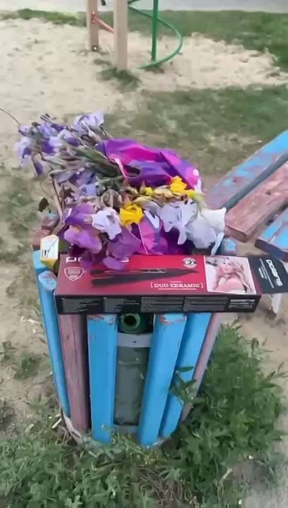 В 14 мкр, захламили мусорную урну на территории детской площадки. в Волжском, 22.05.2025 в 08:30