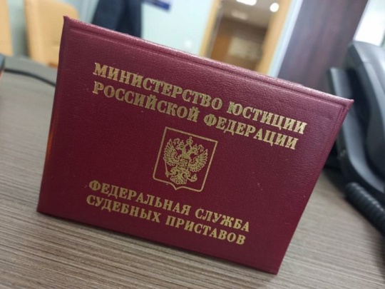 В Волжском таксист, задолжавший алименты, приехал на вызов к судебному приставу в Волжском, 22.05.2025 в 16:30