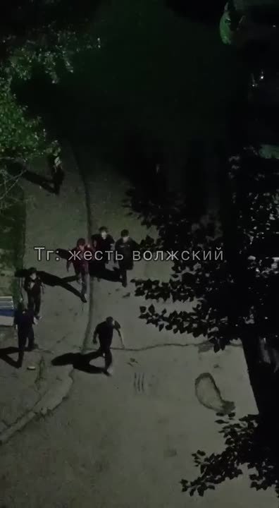 😡 В 17 мкр малолетки ставят на колени! в Волжском, 24.05.2025 в 08:30