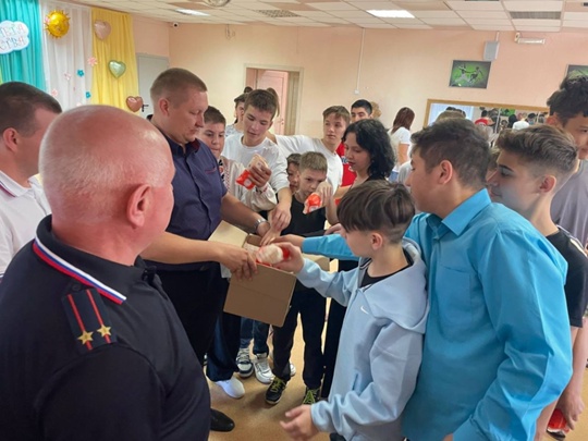 👮♂️ В преддверии Международного дня защиты детей сотрудники Госавтоинспекции посетили ГКСУ СО «Волжский центр помощи де... в Волжском, 29.05.2025 в 13:00