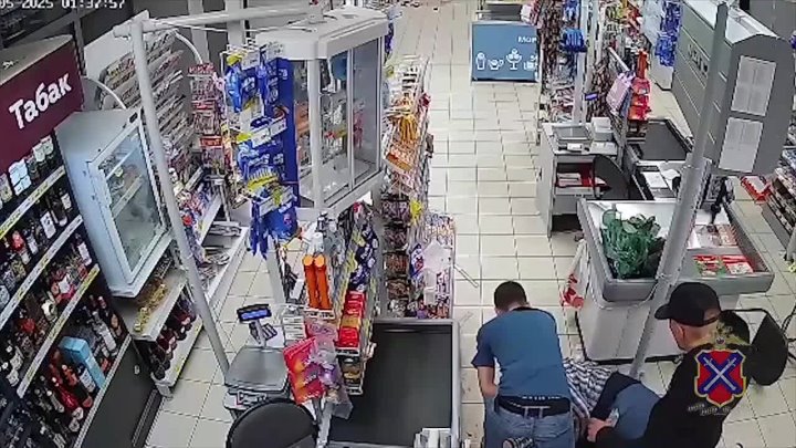 π‘Π’ΡΠΎΠ΅ ΠΌΠΎΠ»ΠΎΠ΄ΡΡ
Π»ΡΠ΄Π΅ΠΉ Π² ΠΠΎΠ»ΠΆΡΠΊΠΎΠΌ ΠΈΠ·Π±ΠΈΠ»ΠΈ ΠΏΠΎΠΊΡΠΏΠ°ΡΠ΅Π»Ρ ΠΌΠ°Π³Π°Π·ΠΈΠ½Π° ΠΠ°Π³Π½ΠΈΡ ΠΏΠΎ ΡΠ». ΠΡΡΠΆΠ±Ρ 72Π°, ΠΏΠΎΡΠ»Π΅ ΡΠΎΠ³ΠΎ, ΠΊΠ°ΠΊ ΠΎΠ½ ΡΠ΄Π΅Π»Π°Π» ΠΈΠΌ Π·Π°ΠΌΠ΅ΡΠ°Π½... Π² ΠΠΎΠ»ΠΆΡΠΊΠΎΠΌ, 29.05.2025 Π² 14:00