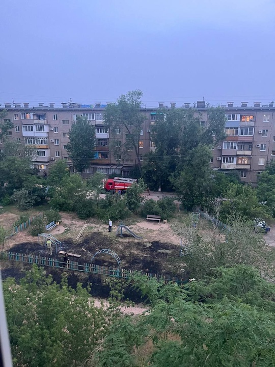 В 12 мкр выгорела детская площадка. в Волжском, 29.05.2025 в 20:30