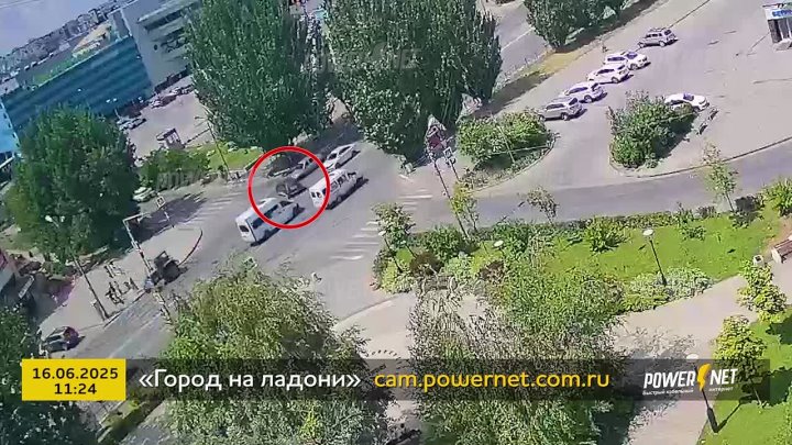 ДТП (авария г. Волжский) ул. Мира д. 69, «сквер Дом Быта» 16-06-2025 11-24 в Волжском, 17.06.2025 в 11:00