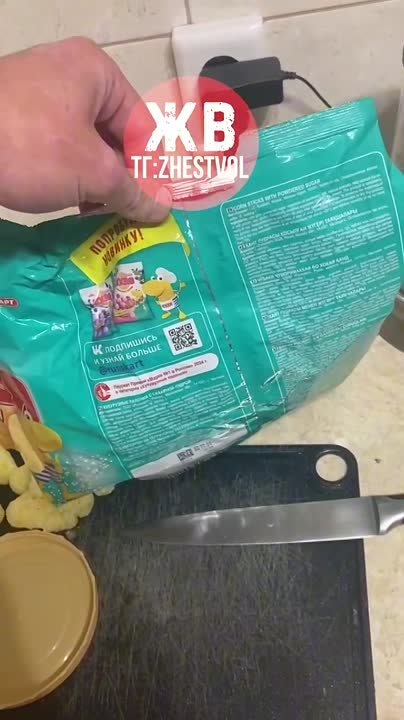 🤮Детские кукурузные палочки от «Кузи» едят дети, в целом белок, ничего такого, но людям на обозрение 🤣 в Волжском, 25.06.2025 в 22:00