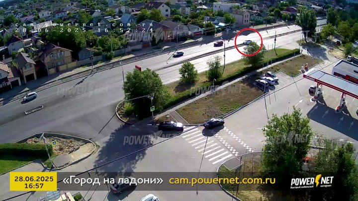 Заехал на отбойник г. Волжский, ул. Карбышева - ул. Пионерская 28-06-2025 16-57 в Волжском, 29.06.2025 в 10:30