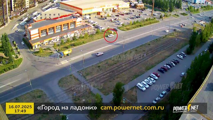 Врезался в столб г. Волжский, ул. Александрова, «ТЦ Оранж» 16-07-2025 17-49 в Волжском, 18.07.2025 в 08:00