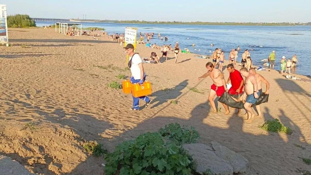 Жители Волгограда выражают обеспокоенность скоплением водорослей на официальном пляже в поселке Нижний Тракторный. в Волжском, 01.08.2025 в 22:30