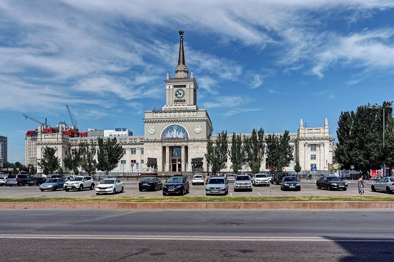🚉 Четыре поезда дальнего следования и одна электричка задерживаются из-за атаки БПЛА на Волгоградскую область в Волжском, 04.08.2025 в 08:00
