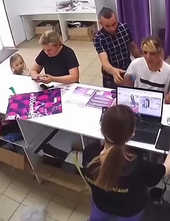 «Можно две шаурмы?»: на пункте выдачи заказов все как обычно🤡 в Волжском, 05.08.2025 в 10:00
