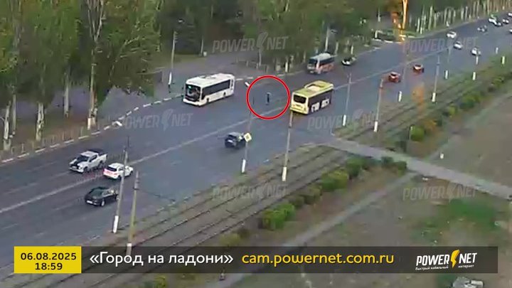 Опасный маневр на самокате г. Волжский, пр. Ленина - ул. Мечникова 06-08-2025 18-59 в Волжском, 06.08.2025 в 20:30