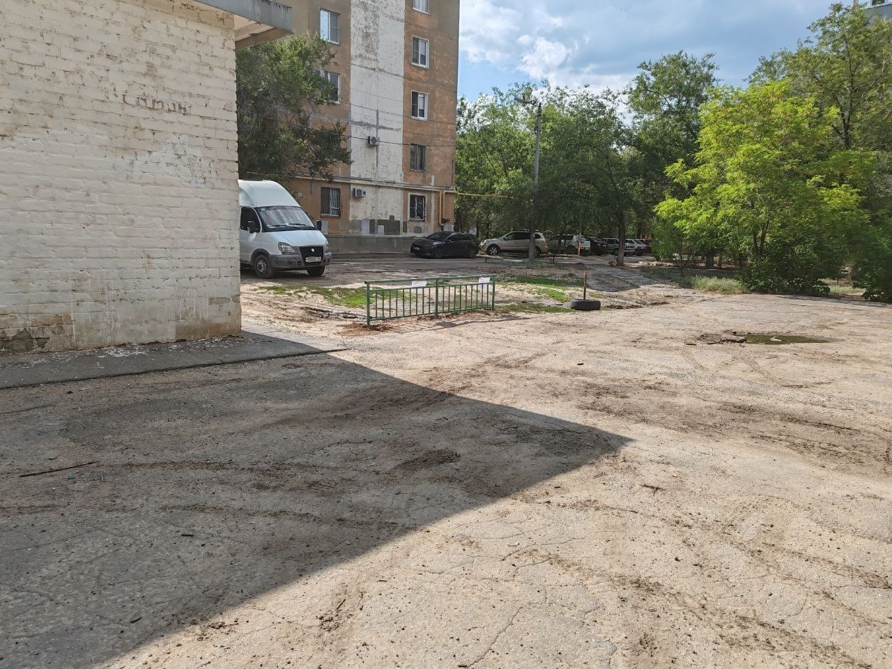 Здравствуйте! Во дворе 40 квартала между домами по ул. Карбышева, 22, 28, находиться пешеходная дорожка которая идёт в ш... в Волжском, 13.08.2025 в 11:00