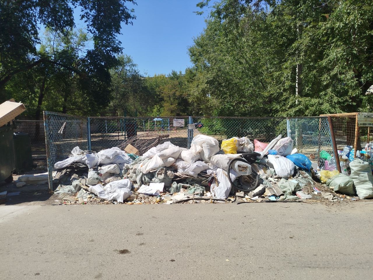 Хотелось бы узнать когда будет вывезен мусор по адресу Энгельса 22 в Волжском, 17.08.2025 в 12:00
