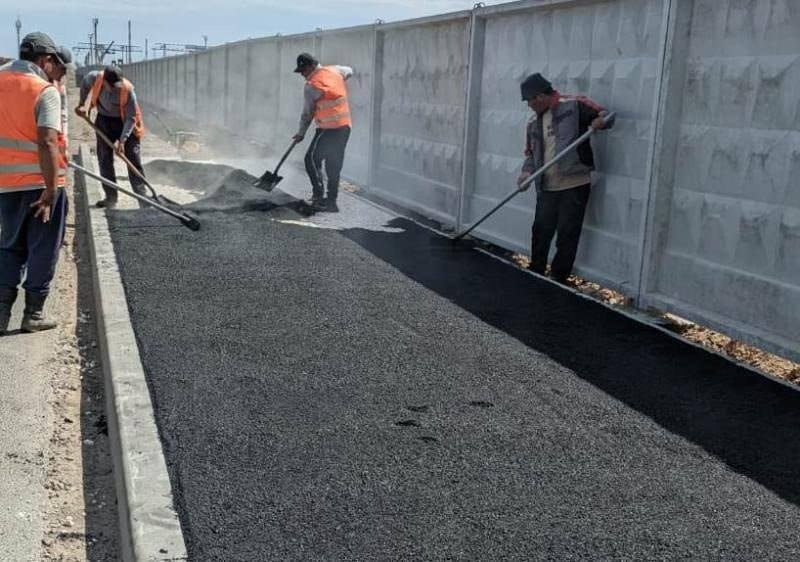 В Волжском на улице Паромной близятся к завершению дорожные работы. Подрядчики уже полностью обновили асфальтовое покрыт... в Волжском, 30.08.2025 в 13:30