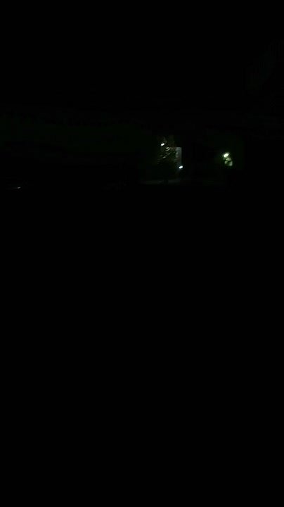 В 19:00 уже темно и люди ходят в кромешной темноте. На углу школы, около стадиона. Рядом дом Нариманова 29 и Пушкина 112 в Волжском, 30.09.2025 в 11:30