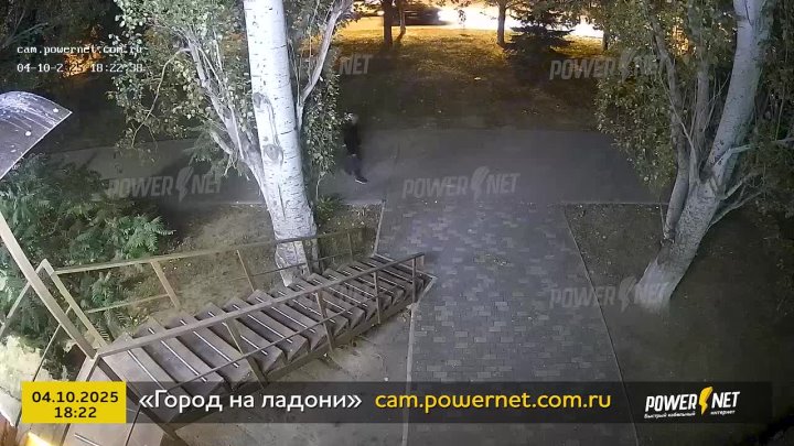 Лихач на электросамокате сбил женщину на тротуаре в Волжском. Авария произошла вечером 4 октября на территории 16-го мик... в Волжском, 06.10.2025 в 10:30