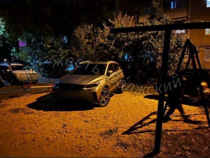 🚗😠 Автомобиль превратился в часть детской площадки. в Волжском, 11.10.2025 в 18:30