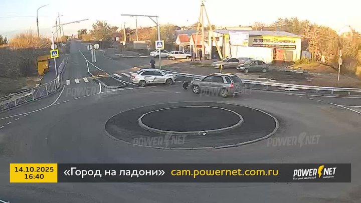 ДТП (авария г. Волжский) ул. Паромная - ул. Губарева 14-10-14 16-40 в Волжском, 14.10.2025 в 20:30