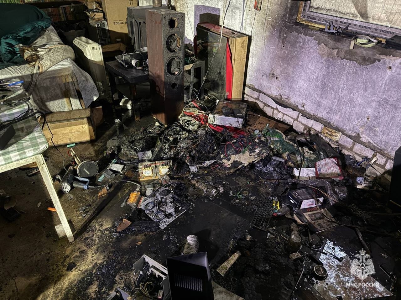 В СНТ «Сосновый Бор» Среднеахтубинского района 4 ноября произошел пожар. Огонь охватил часть дачного дома, уничтожив дом... в Волжском, 05.11.2025 в 18:30