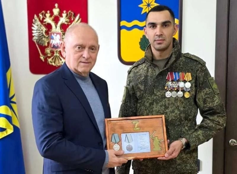 Глава Волжского Игорь Воронин награжден медалью в Волжском, 08.11.2025 в 08:00