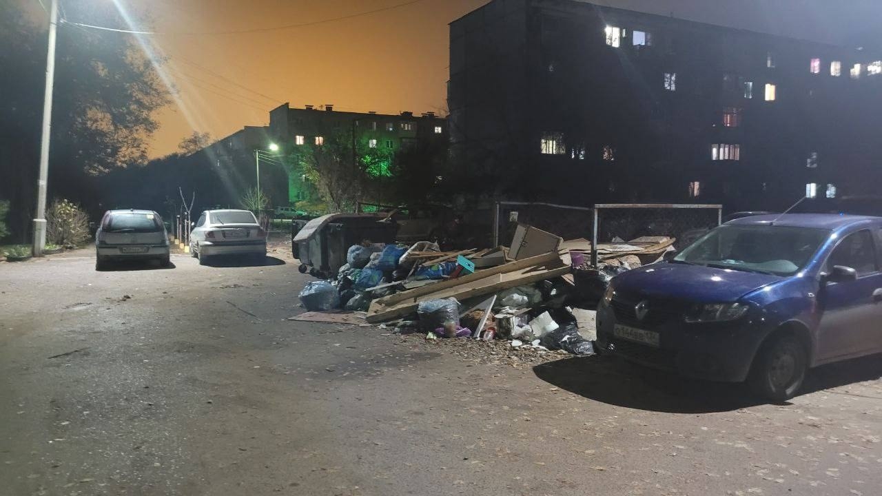 Мусорная площадка на Мира 29 завалена. в Волжском, 09.11.2025 в 12:00