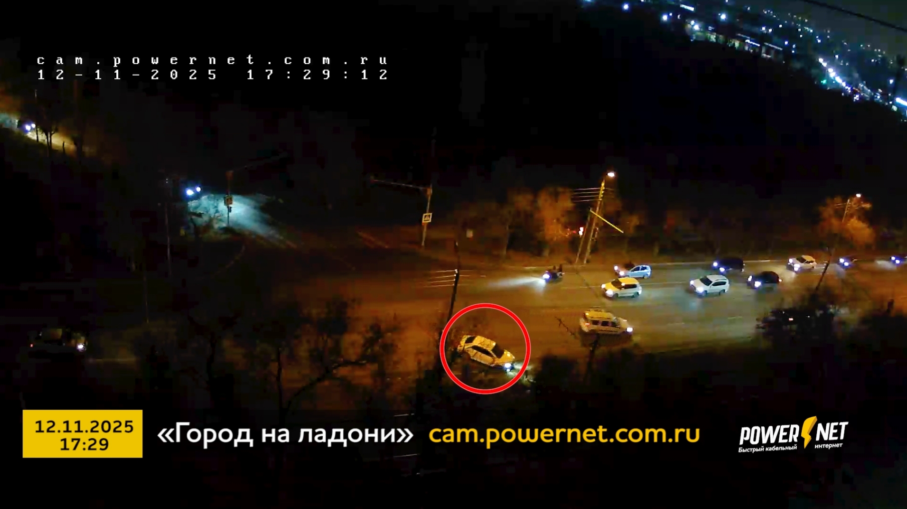 Врезался в бордюр г. Волжский, ул. Энгельса - ул. Пушкина 12-11-2025 17-29 в Волжском, 15.11.2025 в 20:00