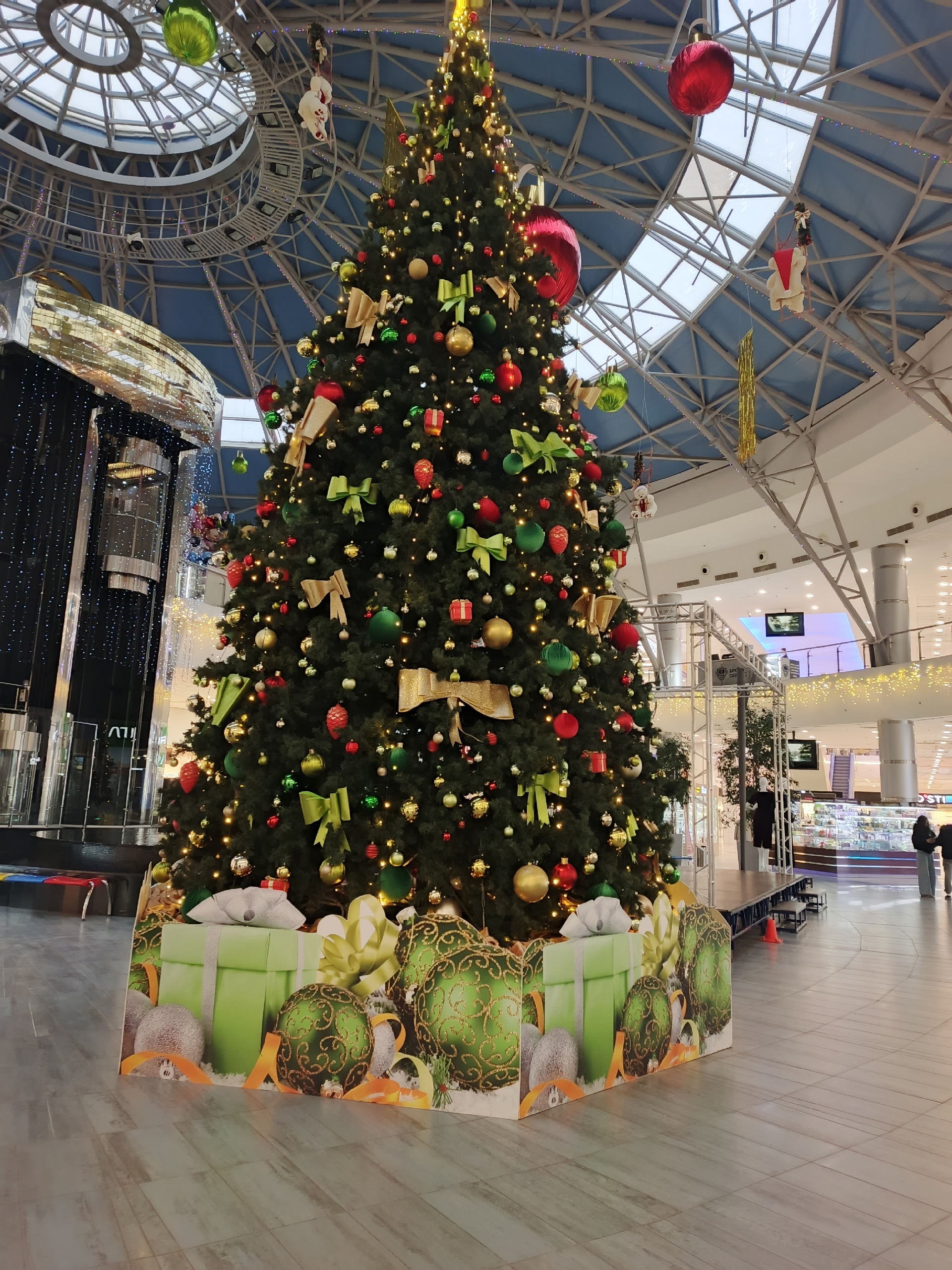 Ёлка в Волгамолле в Волжском, 02.12.2025 в 18:00