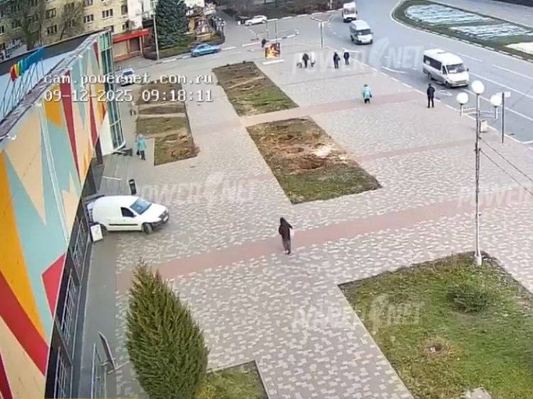 😱Водитель оштрафован за парковку у входа в ЦУМ. в Волжском, 13.12.2025 в 14:00