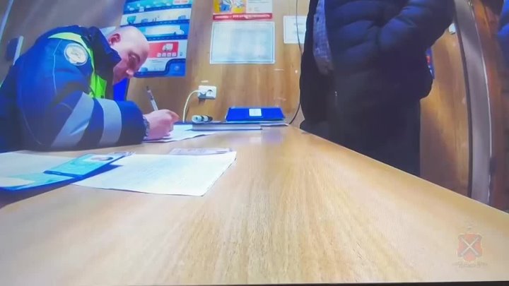 ⚡️В Волжском пресекли попытку подкупа сотрудника ДПС в Волжском, 15.12.2025 в 18:30