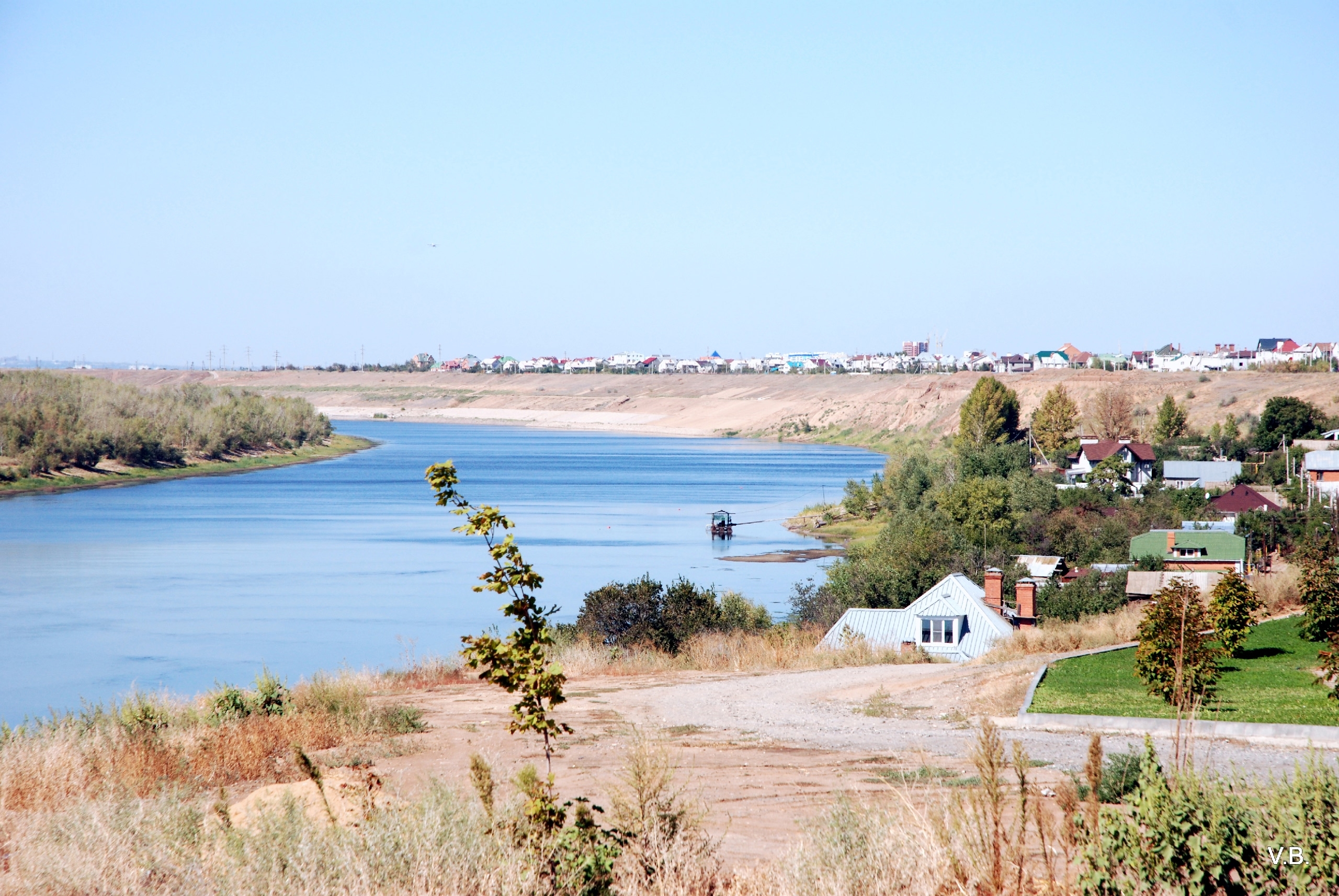 Владелец трех плавсредств, которые долгое время без документов стояли в акватории реки Ахтуба, под угрозой уголовного де... в Волжском, 19.12.2025 в 08:30