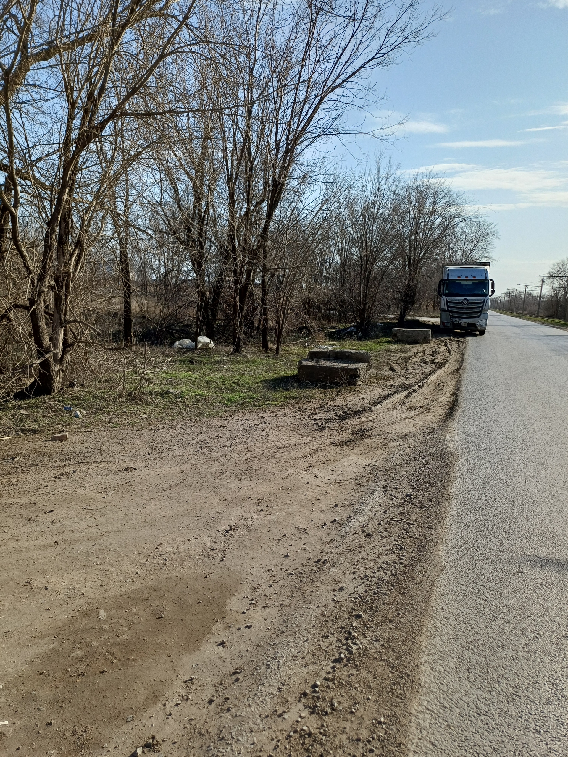 Уже два года езжу по пятницам на химию за женой. С правой стороны дороги за вторым мостом после разбора железабетонных к... в Волжском, 27.03.2026 в 23:00