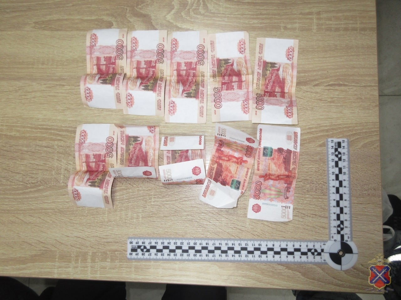 Полиция поймала 17 летнего парня, который покупая машину расплатился купюрами из банка приколов. Ему грозит до 5 лет лиш... в Волжском, 09.04.2026 в 17:00