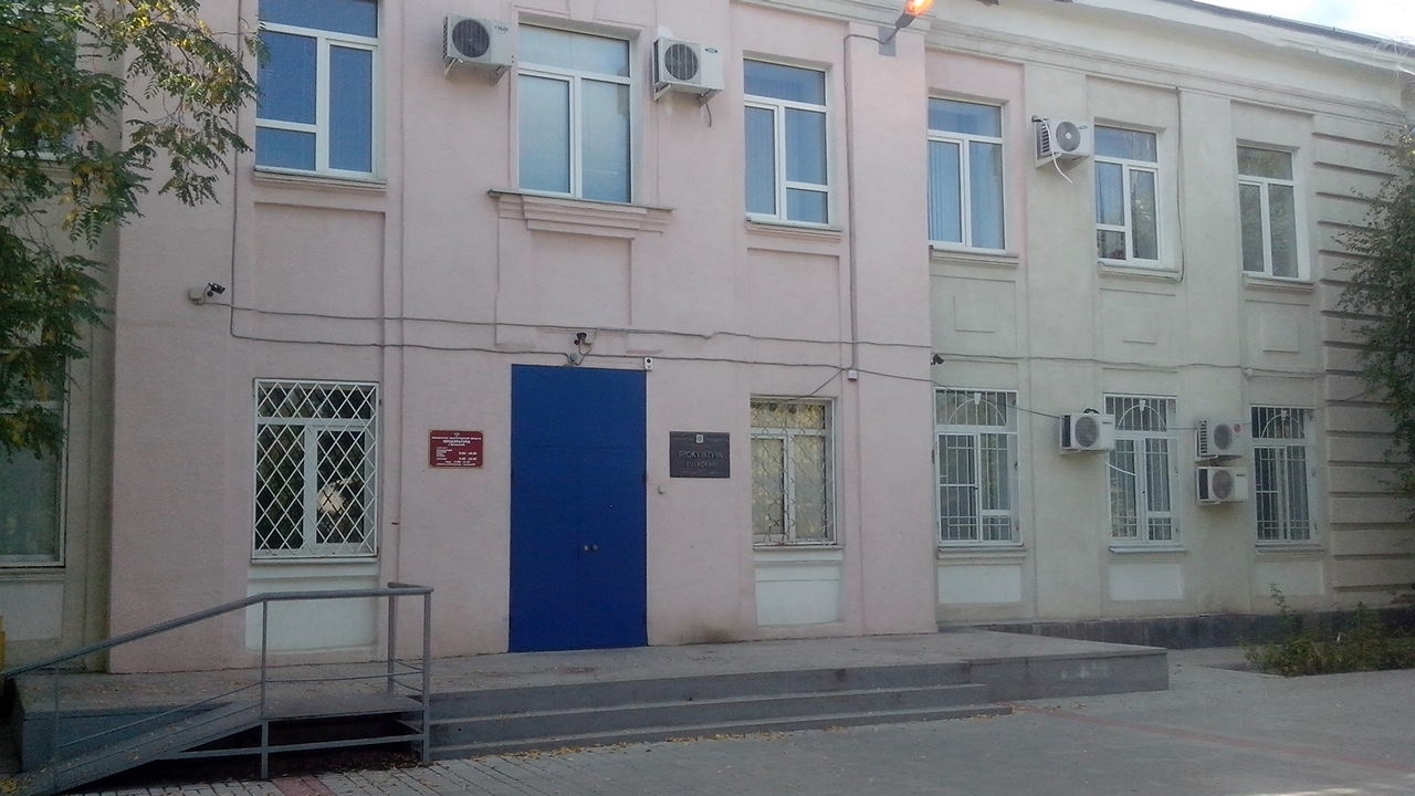 В Волжском задержан молодой человек за кражу фотозоны из заведения в Волжском, 11.04.2026 в 10:30