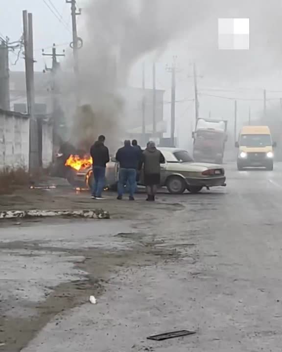 В Волгограде внезапно вспыхнула «Волга», припаркованная на стоянке возле МРЭО № 2 на улице Шопена. Очевидцы попытались с... в Волжском, 11.01.2025 в 00:50