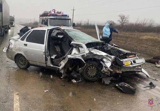 В Дубовском районе сотрудники полиции устанавливают обстоятельства ДТП на федеральной автодороге  в Волжском, 14.01.2025 в 18:50